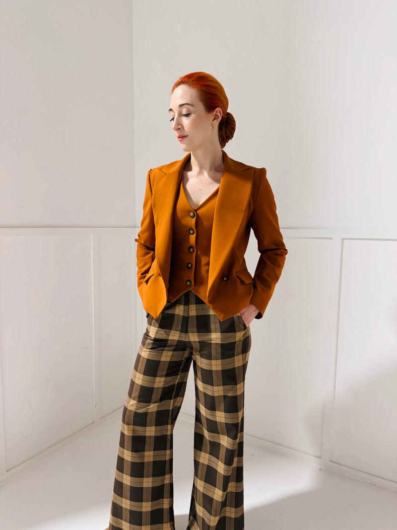 1- Brown pants in tartan fabric